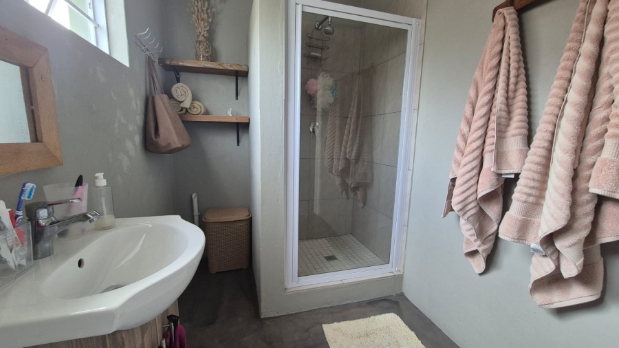 To Let 4 Bedroom Property for Rent in Wavecrest Eastern Cape